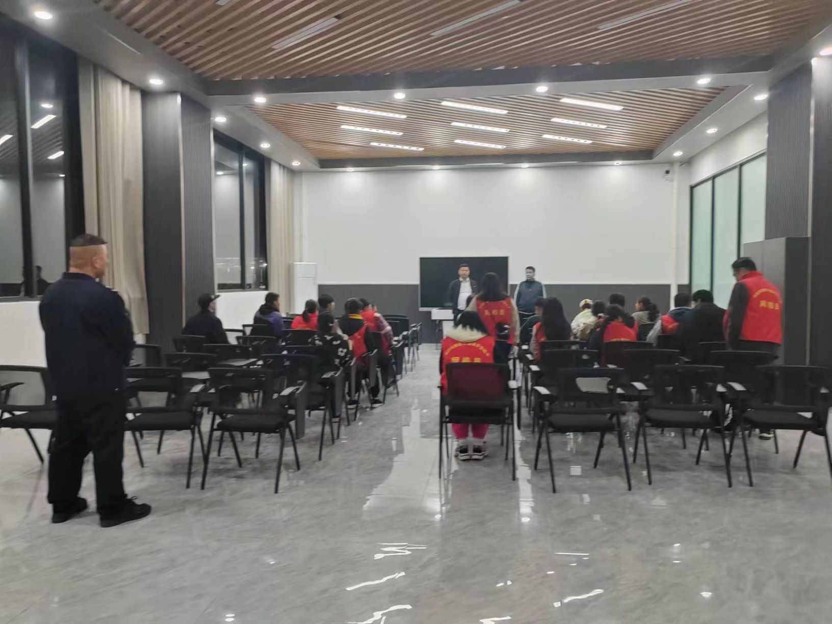 西山镇派出所的同志到我校进行防诈骗工作宣传 丨 华体会网页版-华体会网页版（中国）